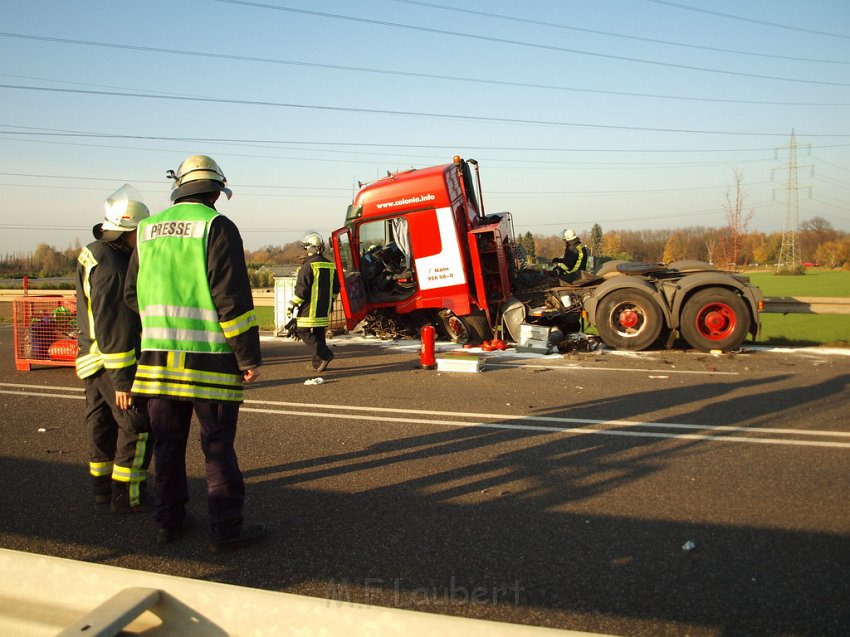 Schwerer VU PKW LKW B 59 Pulheim Rich Bocklemuend P117.JPG